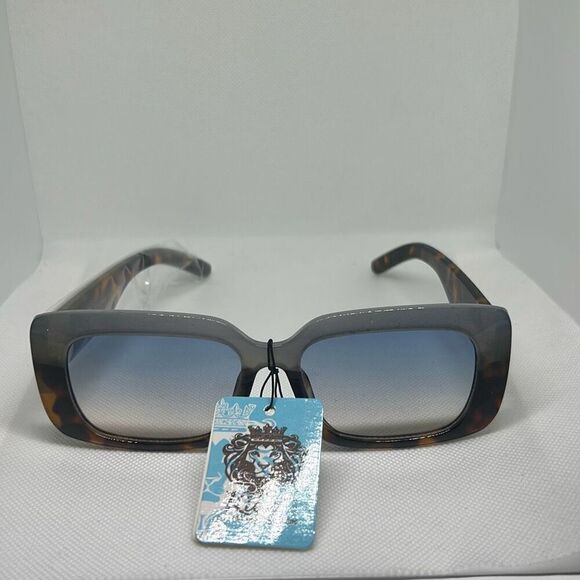 Kleo Tortoise Women’s Sunglasses - Picture 3 of 3